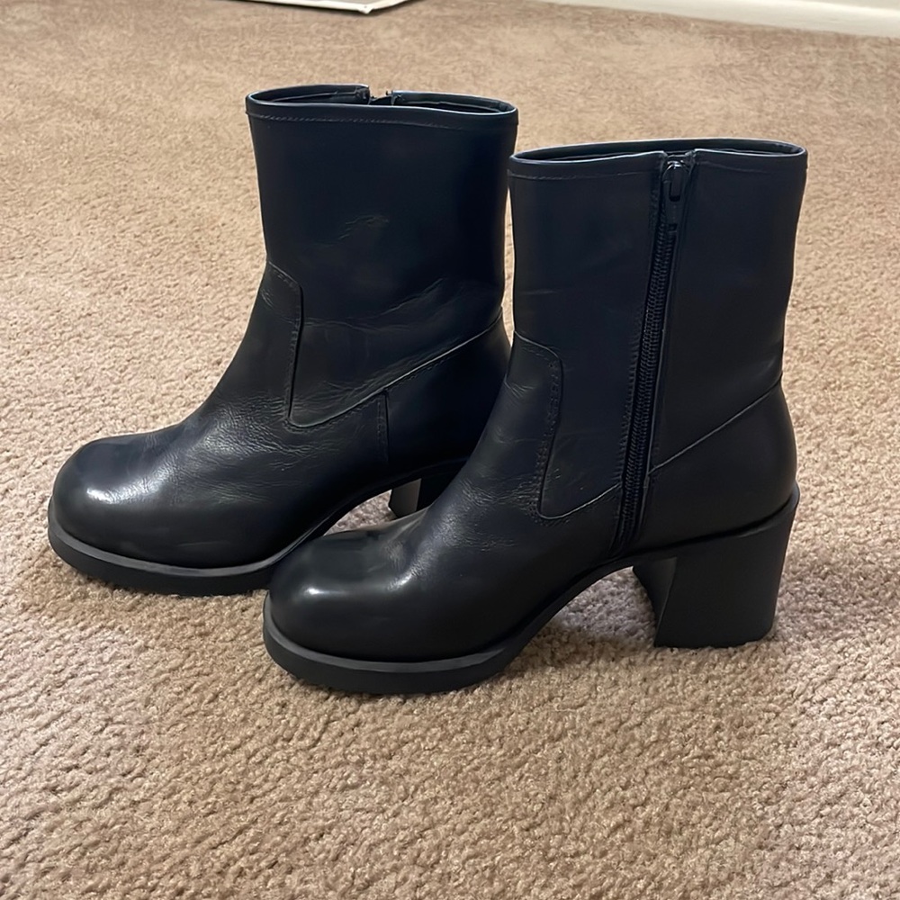 Urban Outfitters. Heeled black boot. Size 8, black.
